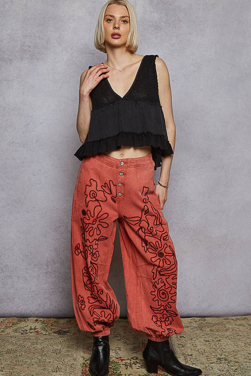 Floral embroidered pattern solid twill pants: DRIED APPLE / M