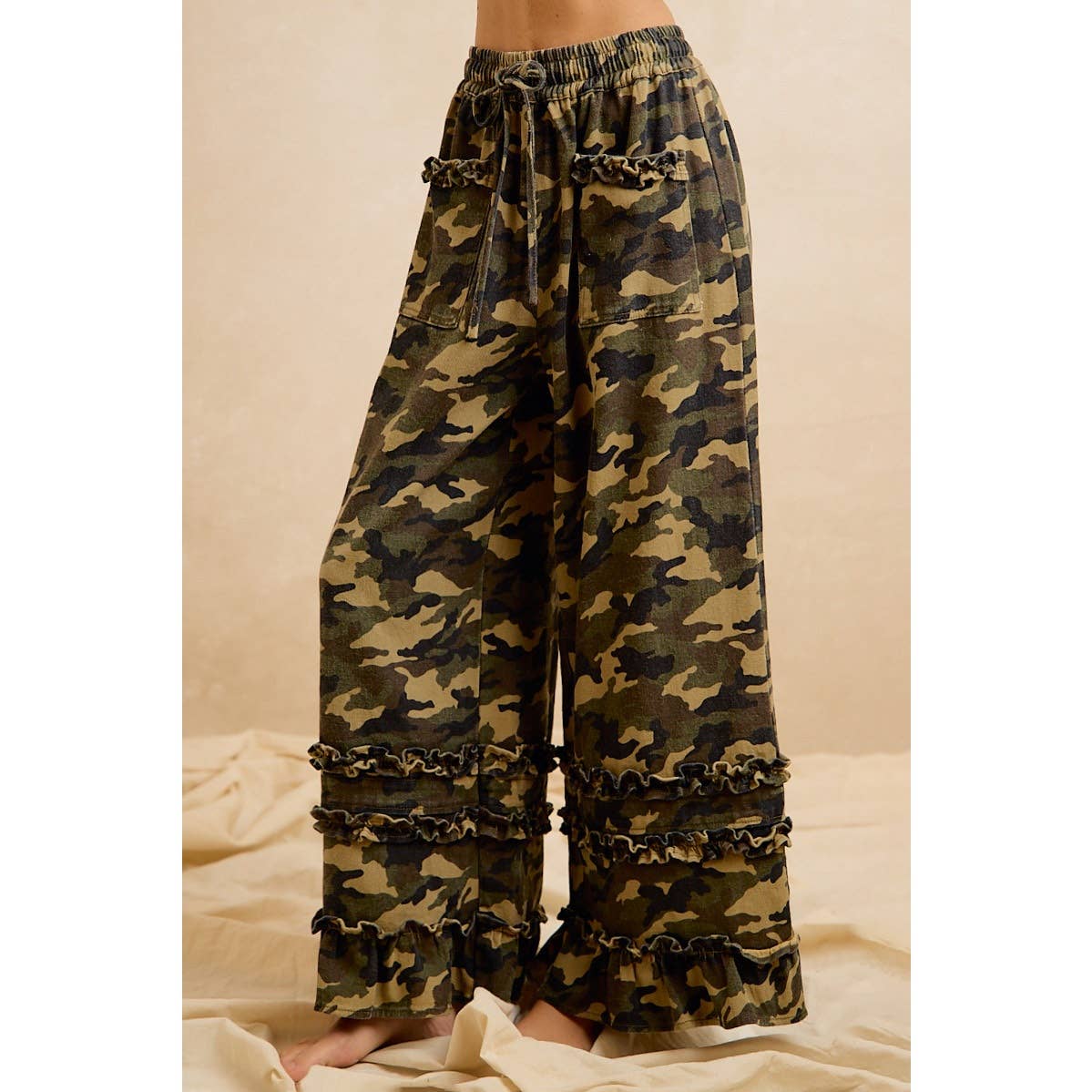 CAMOUFLAGE PRINTED TWILL RUFFLED DETAIL WIDE PANTS: CAMOUFLAGE / M 6-10