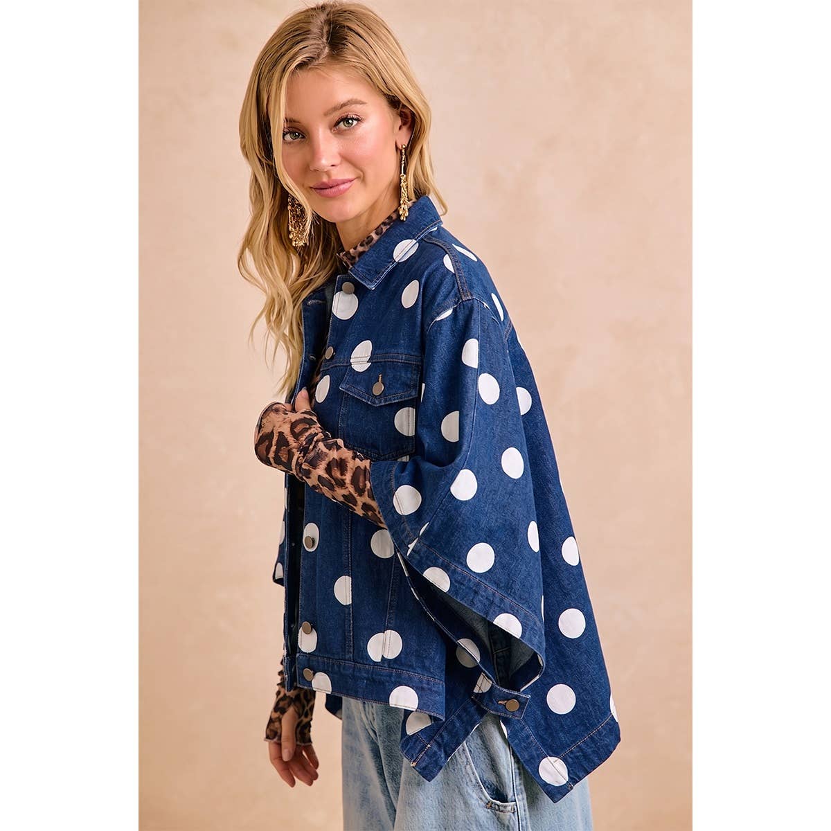 WOMEN OVERSIZED CAPE SLEEVE DENIM TRUCKER JACKET: DENIM POLKA DOT