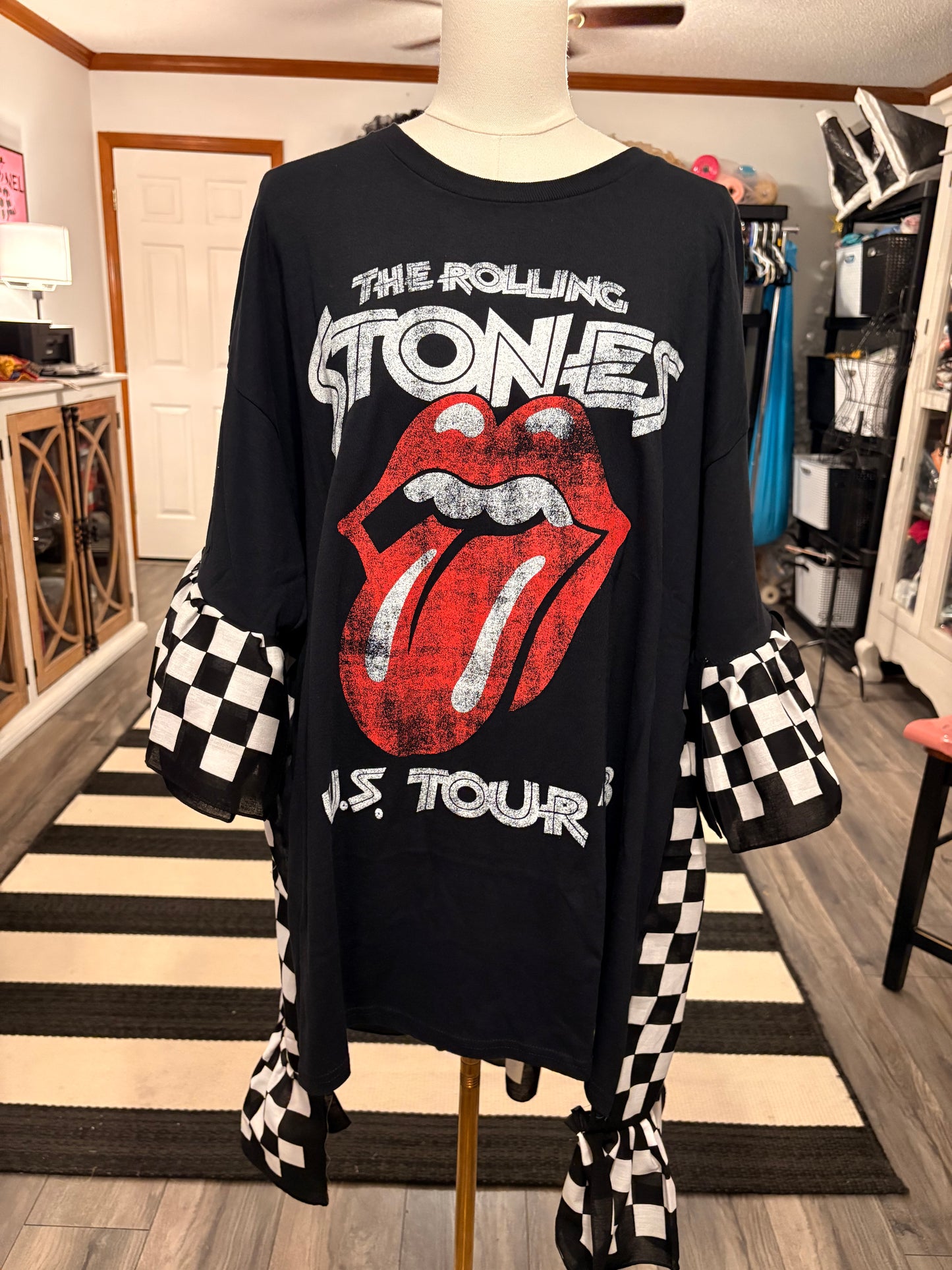 Stones Bandana Hi/Lo Queen Top One Size Fits a Small to XXL