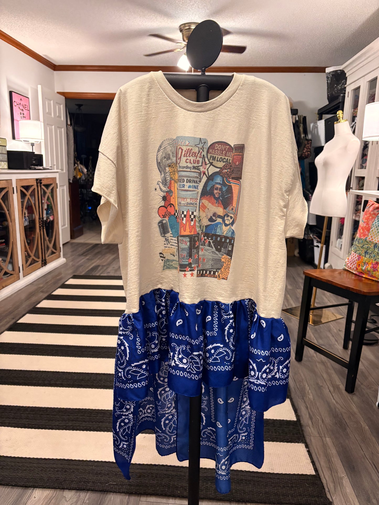 Urban Cowboy Drama Ho/Lo Bandana Tee One size fits a Large to 2X 10-16