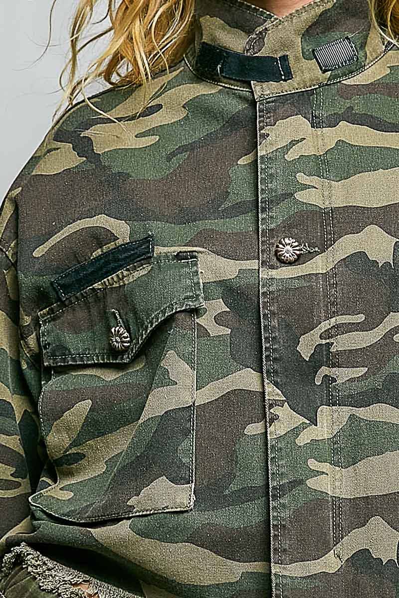 Oversized semi-cropped camouflage pattern jacket: OLIVE CAMO / L