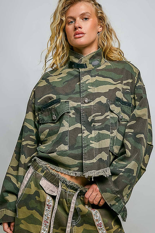 Oversized semi-cropped camouflage pattern jacket: OLIVE CAMO / M