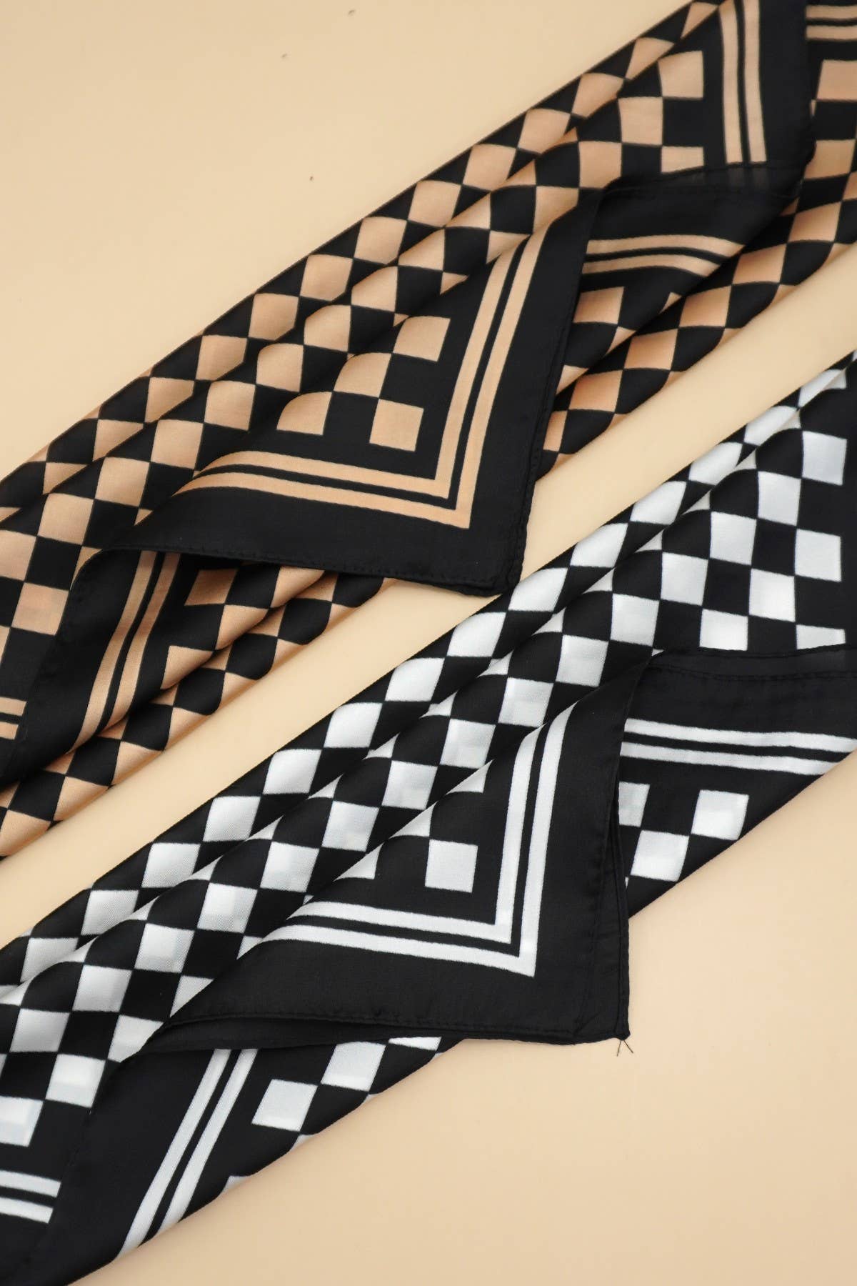LARGE CHECKER PRINT SILKY FEEL BANDANA SCARF | 40SC692: Black