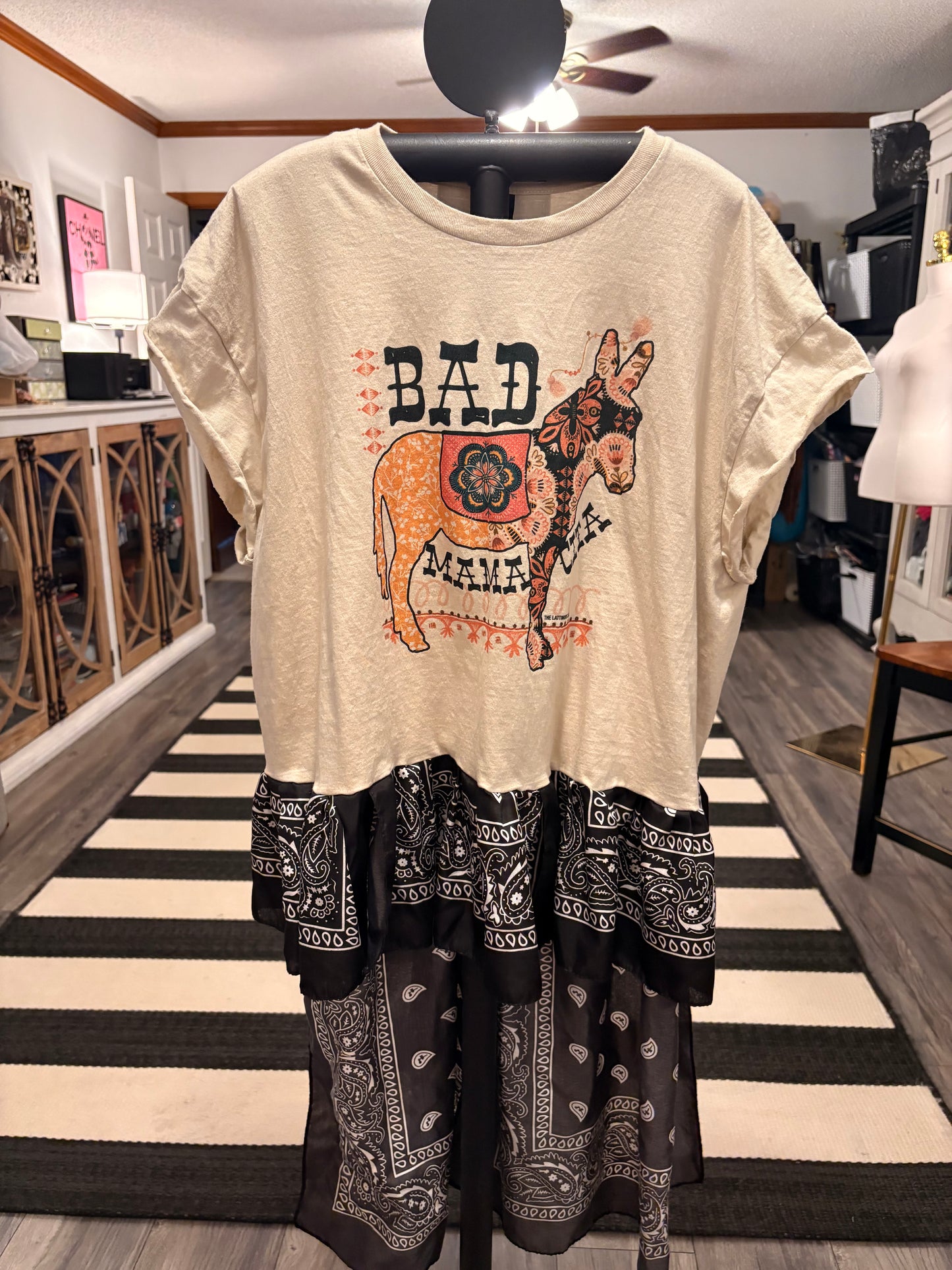Bad Mamacita Drama Ho/Lo Bandana Tee One size fits a Small to XL 4-14