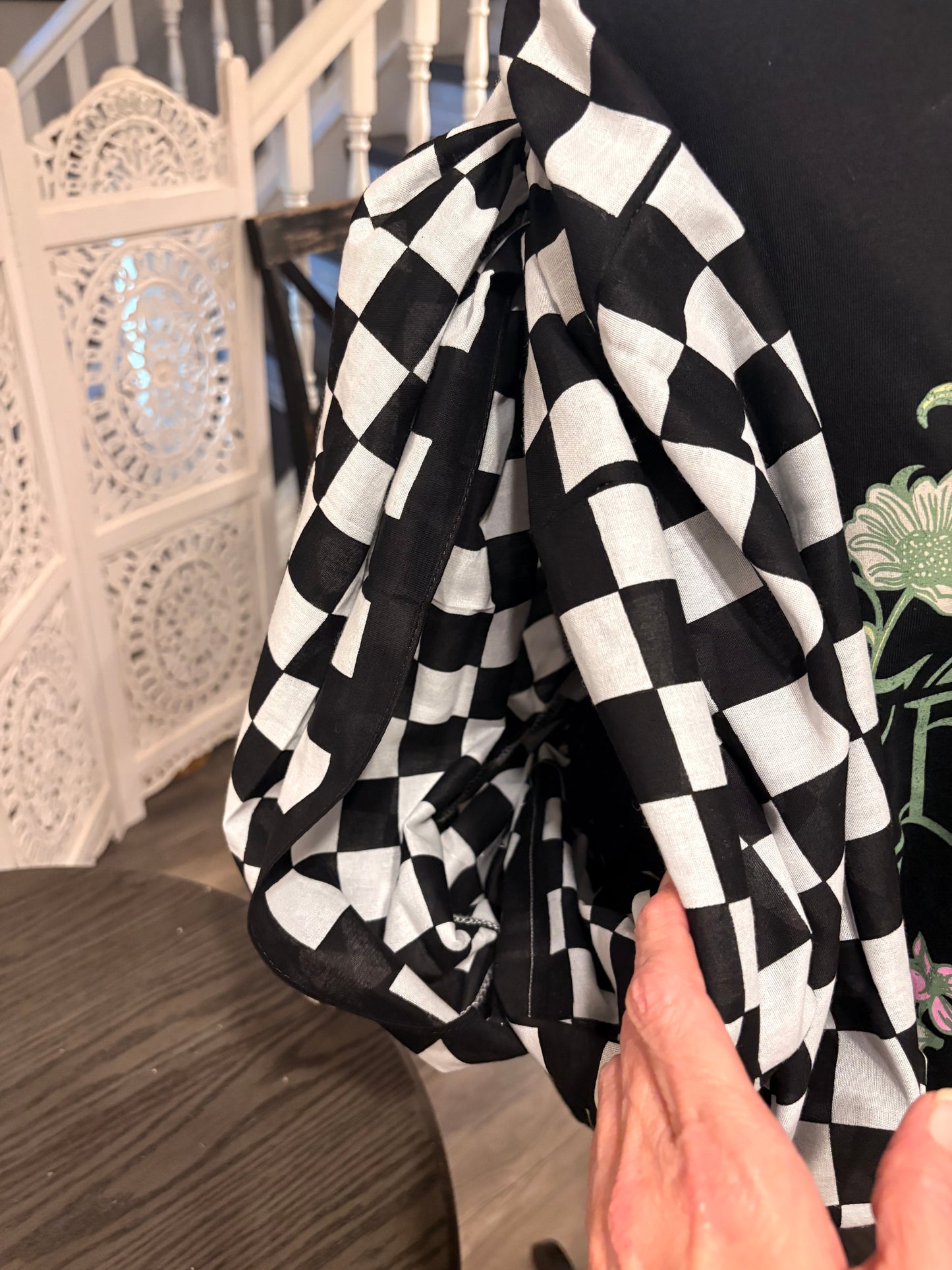 Rumors Bubble Bandana Sleeve Tee Fits a Small to XXL