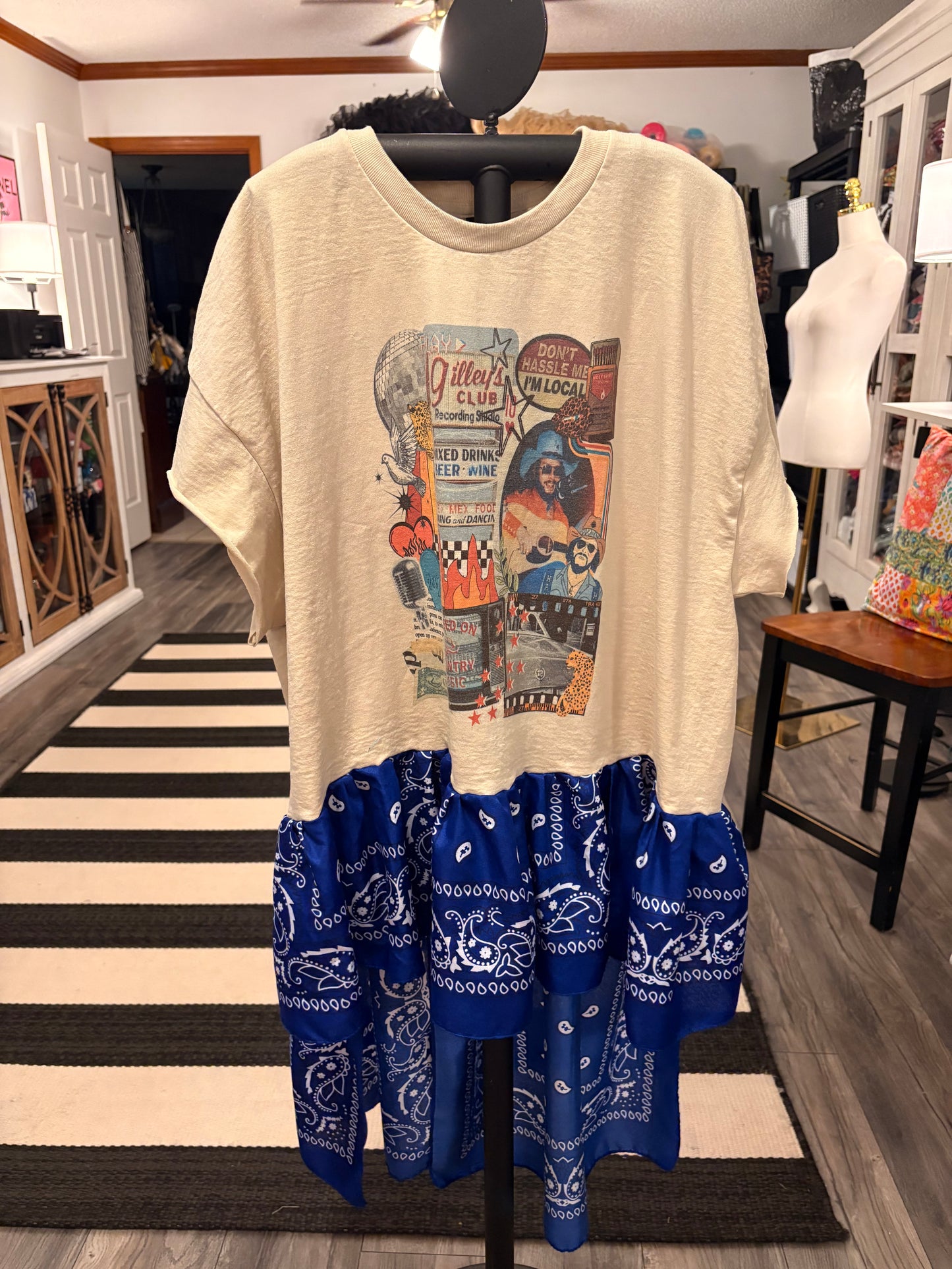 Urban Cowboy Drama Ho/Lo Bandana Tee One size fits a Large to 2X 10-16