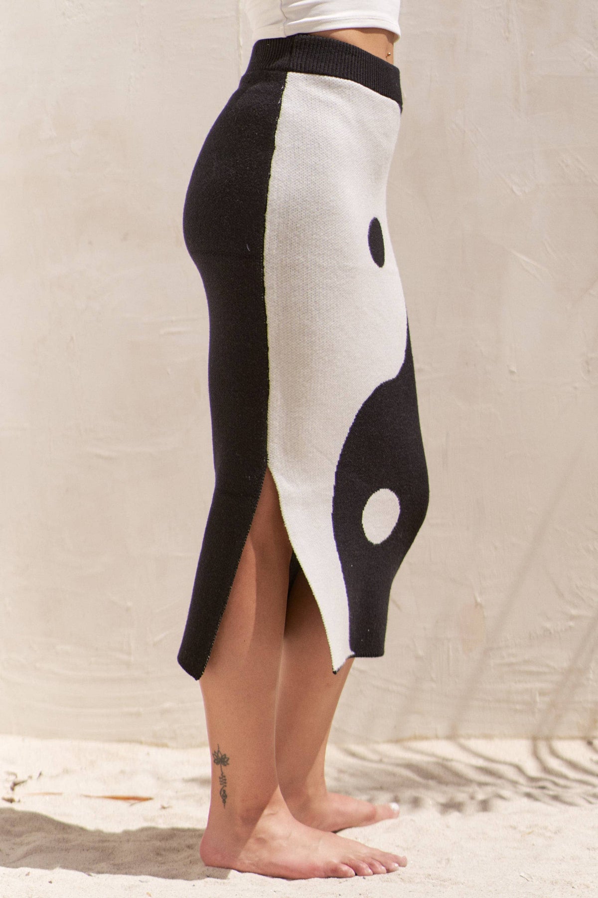 YIN YANG KNIT SKIRT: Black