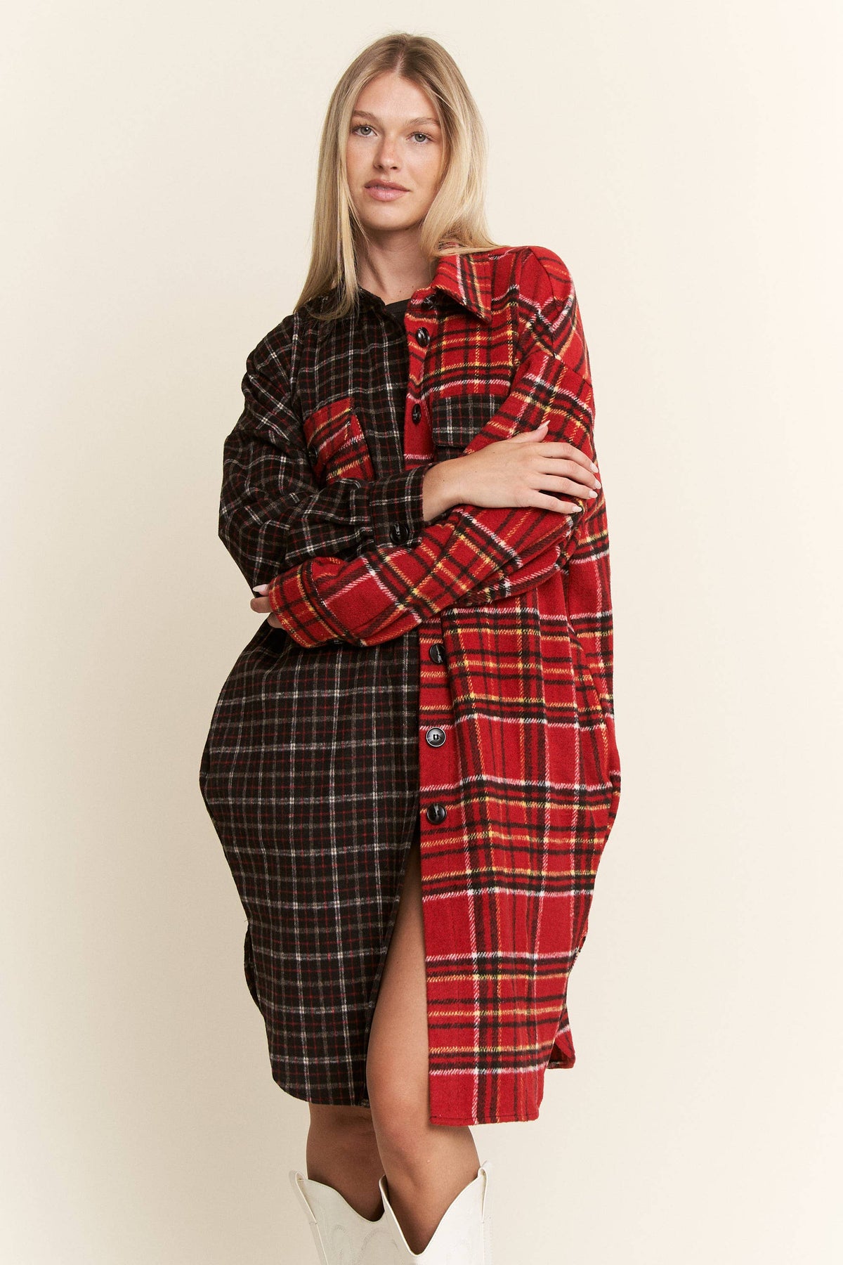 PLUS SIZE OPPOSITES ATTRACT FLANNEL JACKET: BLACK/RED / 1X/2XL