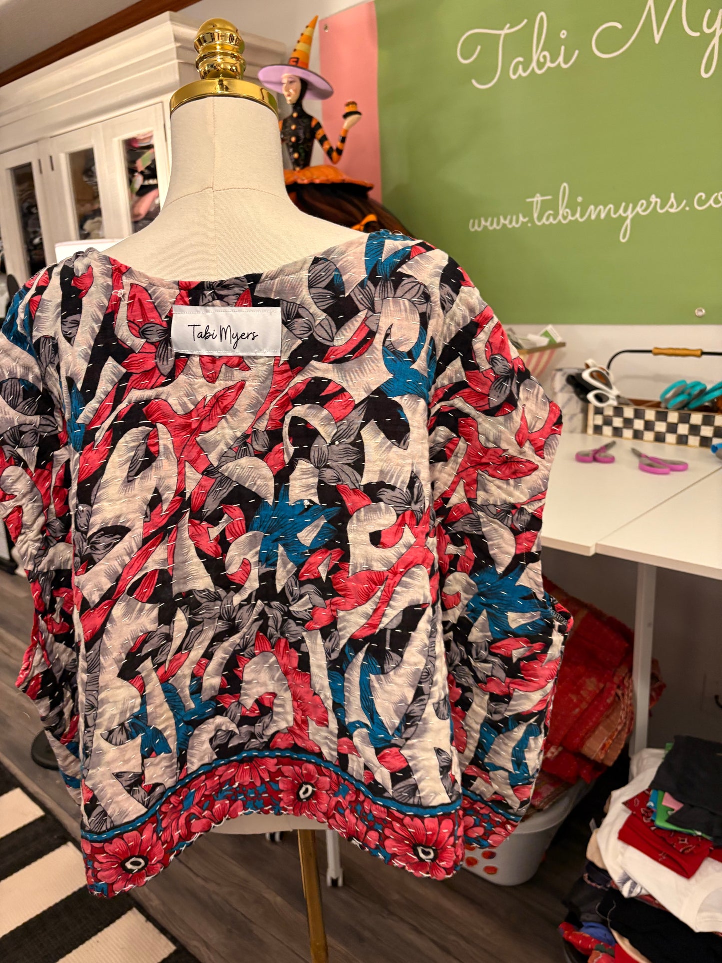 Jan Kantha Top One Size Fits a Small to XL 6-14