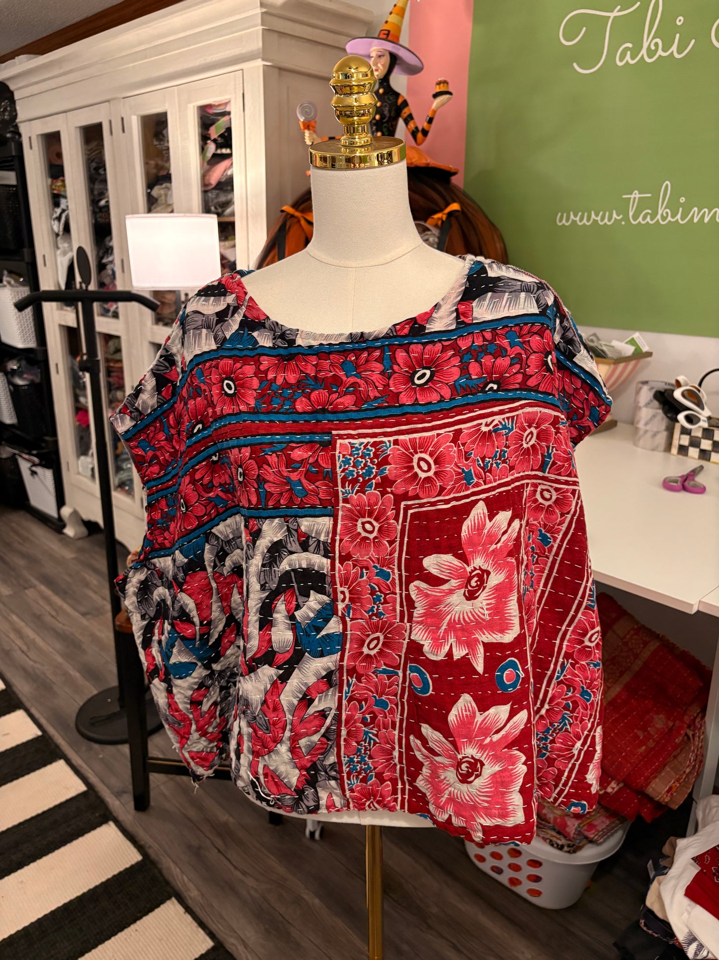 Jan Kantha Top One Size Fits a Small to XL 6-14