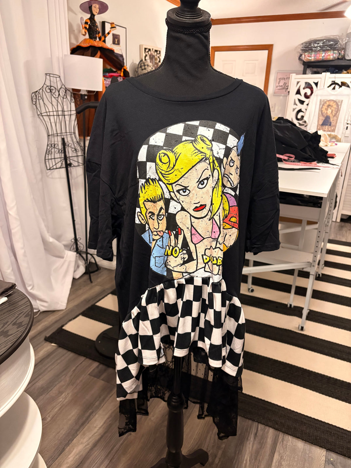 Don’t Speak Hi/Lo Glam Tee One Size Fits a Small to XXL