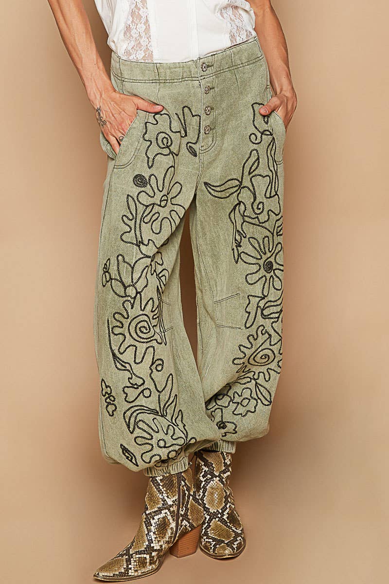 Floral embroidered pattern solid twill pants: DRIED APPLE / M