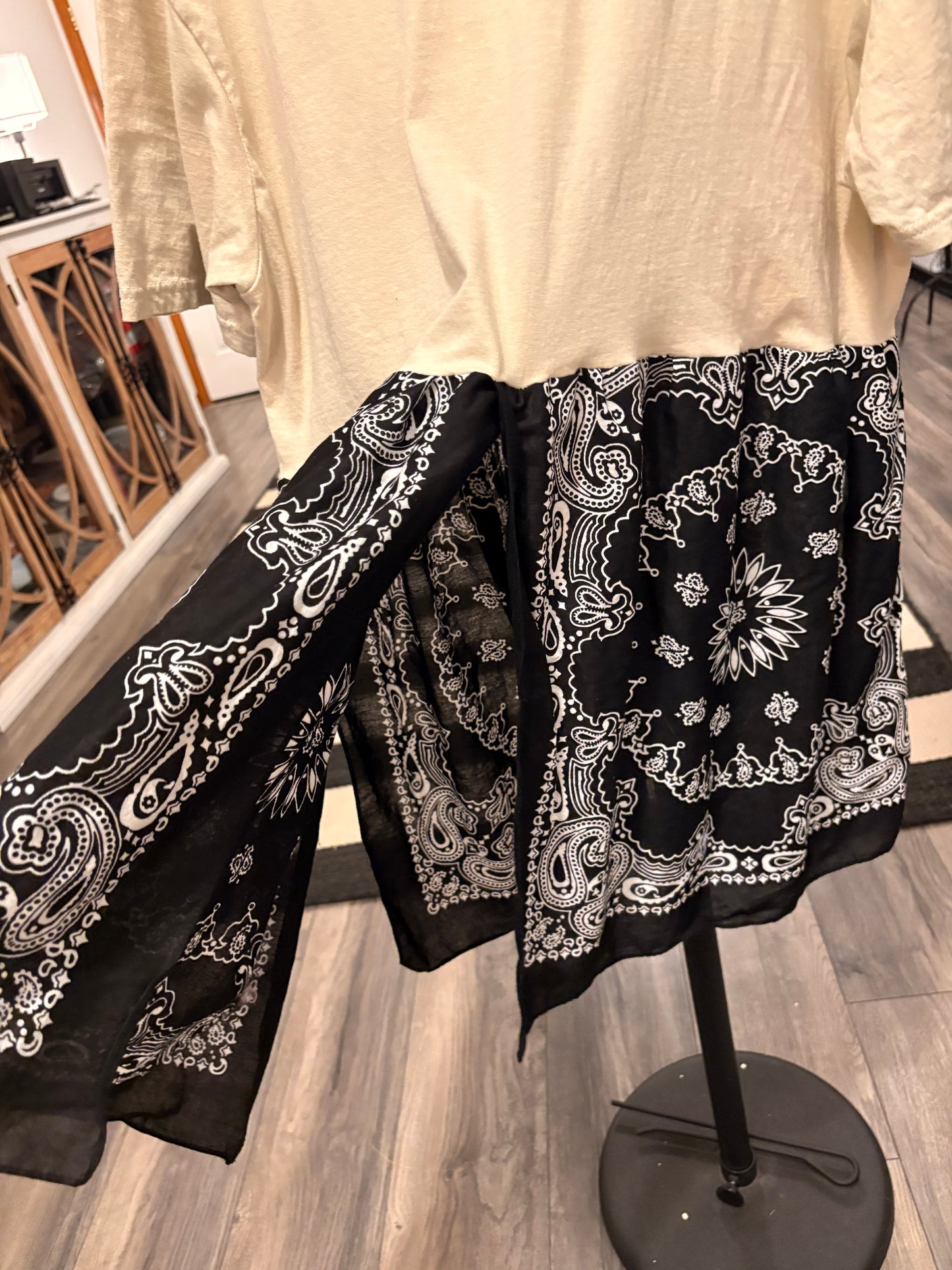 Bad Mamacita Peek A Boo Bandana Tee One size fits a Small to XL 4-14