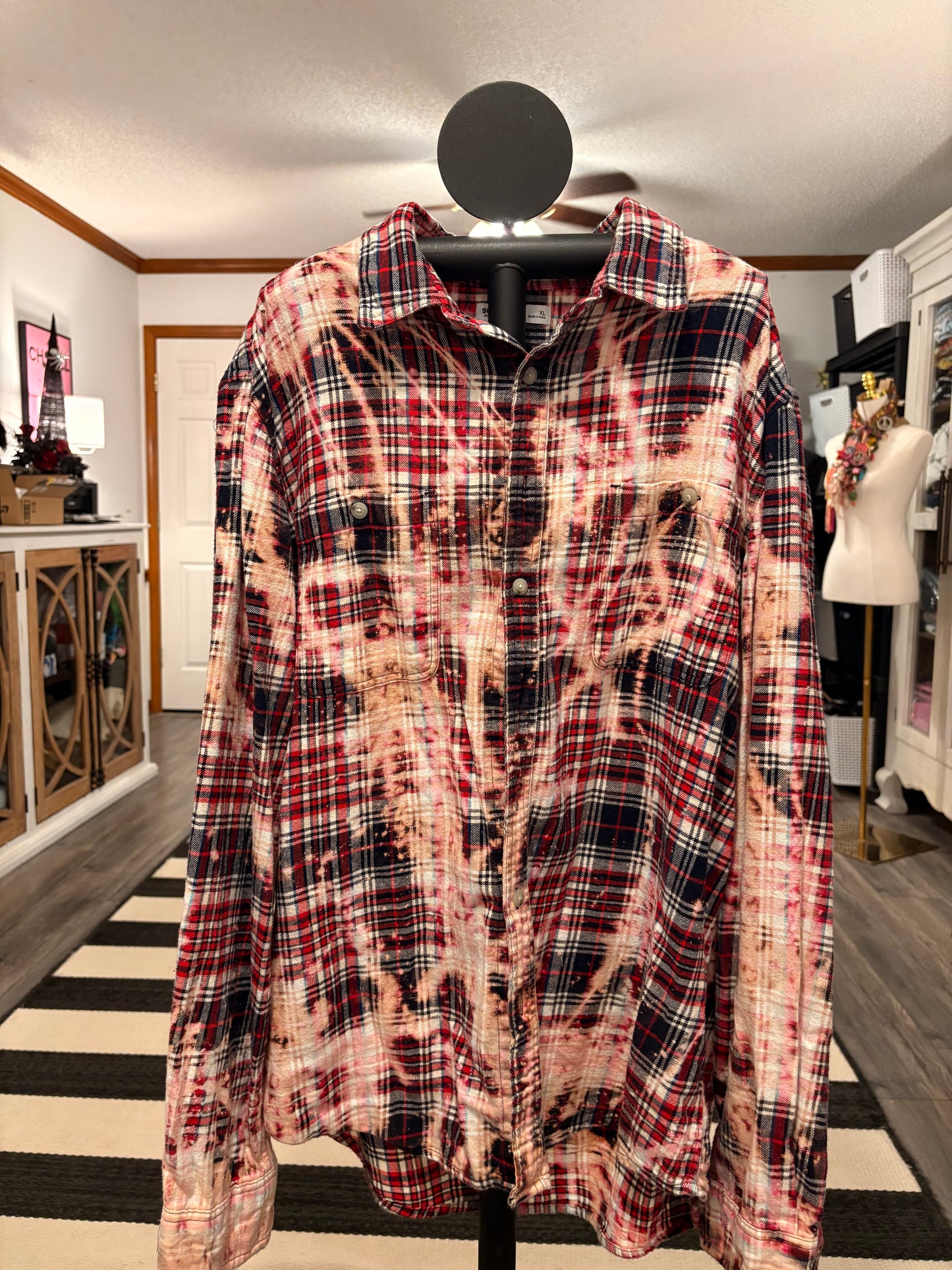 Flashy Flannel Guns & Roses One Size Fits a Small to XXL 4-16