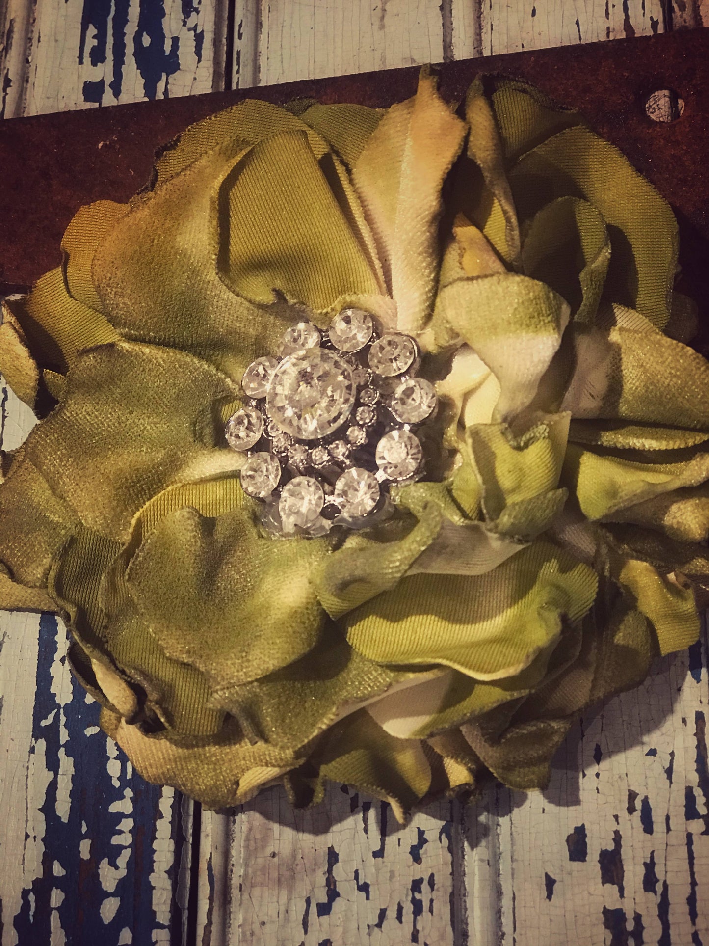 VINTAGE VELVET OLIVE PIN