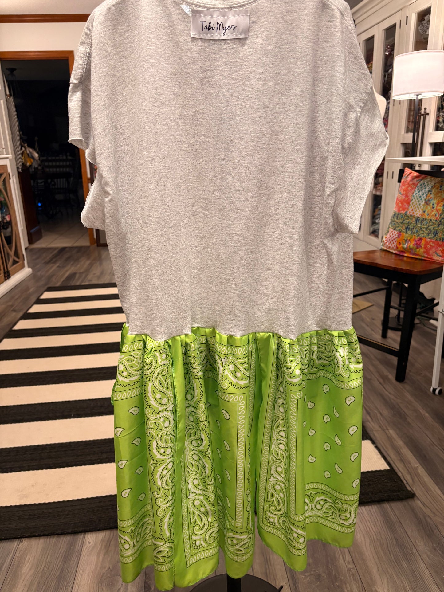 Pink Stones Drama Ho/Lo Bandana Tee One size fits a Large to 2X 10-16