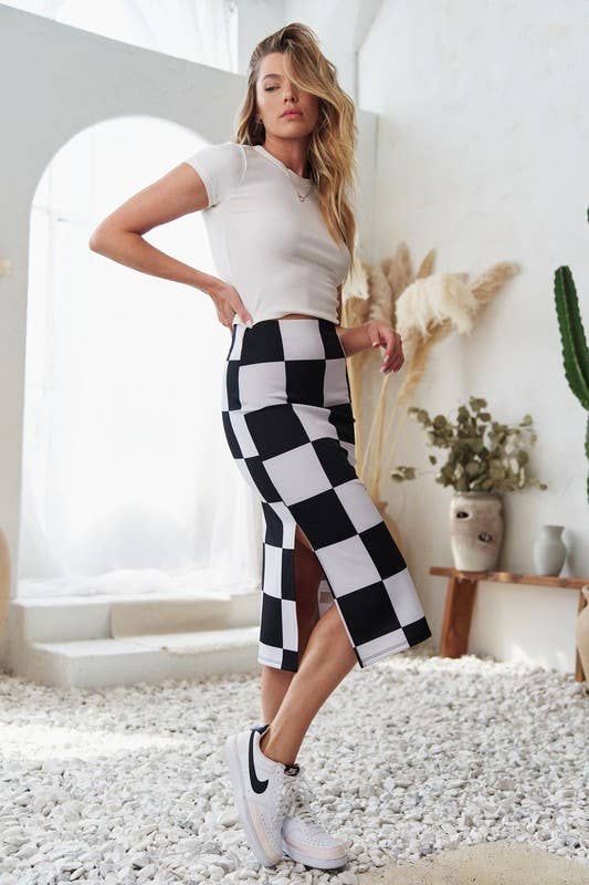 PLUS BIG CHECKERED PAST KNIT PENCIL MIDI SKIRT W/ SIDE SLIT: BLACK/WHITE / 1X/2X