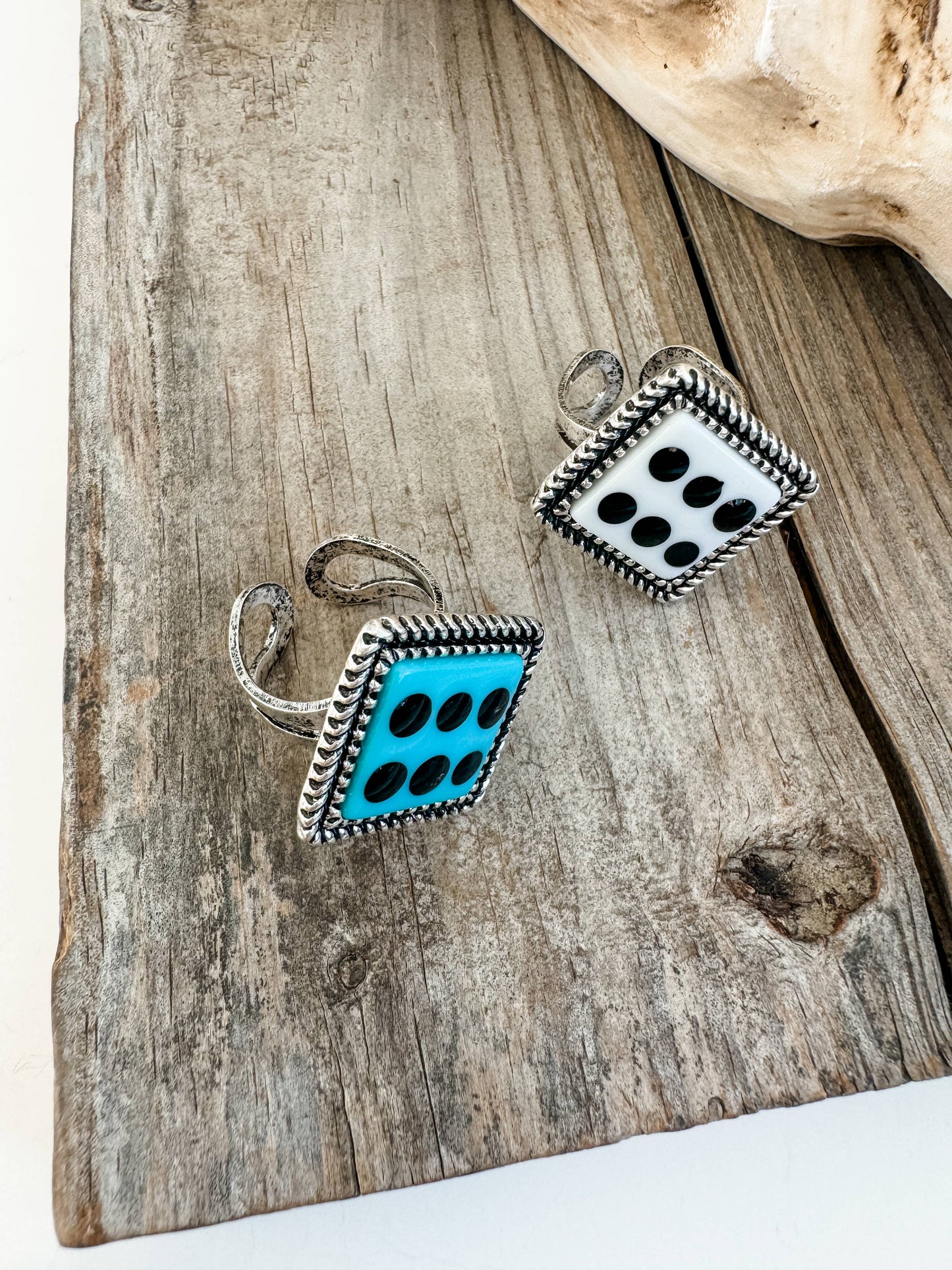 Western Ajustable Dice Ring: WHITE