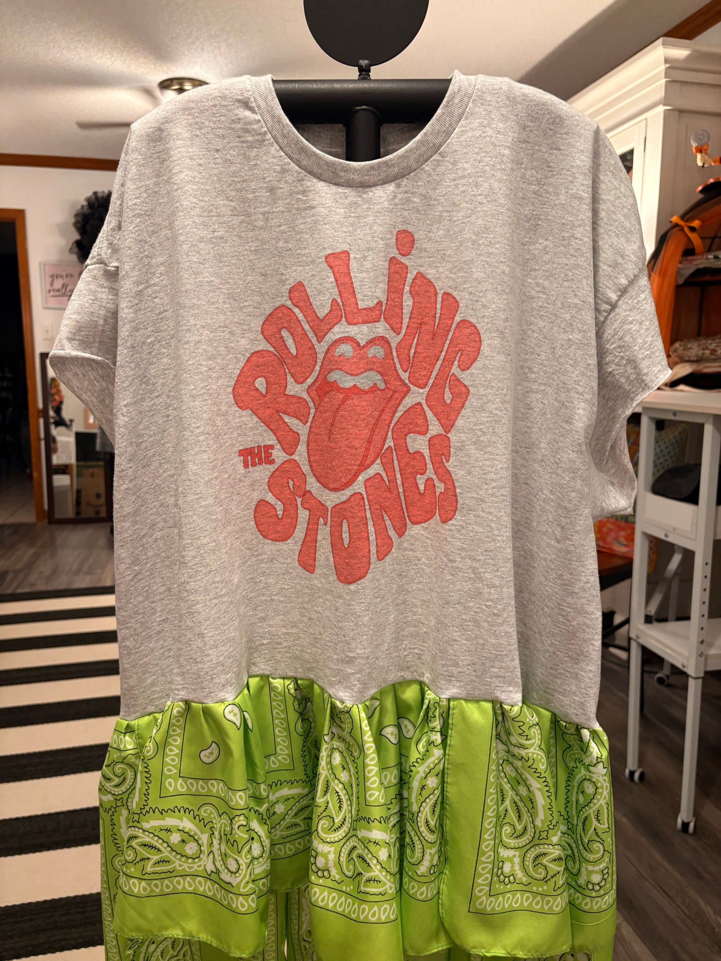 Pink Stones Drama Ho/Lo Bandana Tee One size fits a Large to 2X 10-16