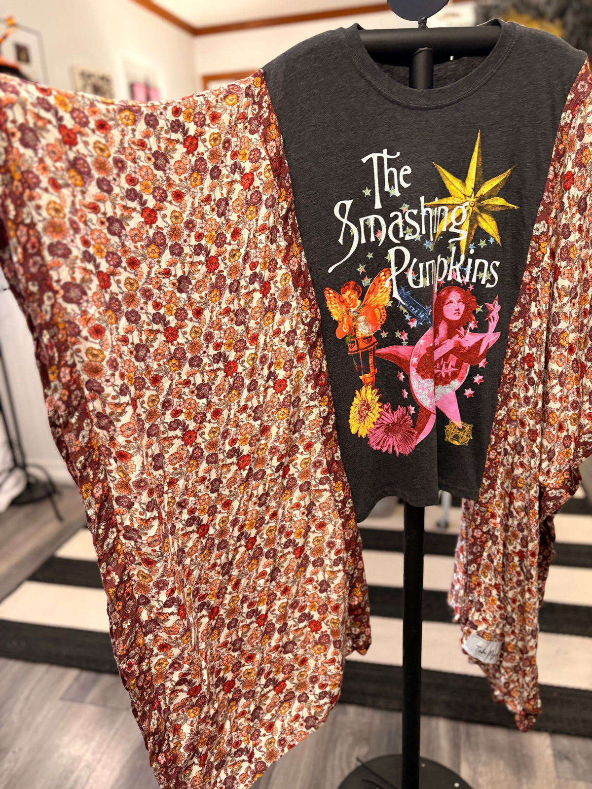 It’s Smashing Glam Kimono One Size Fits a Small to 2X