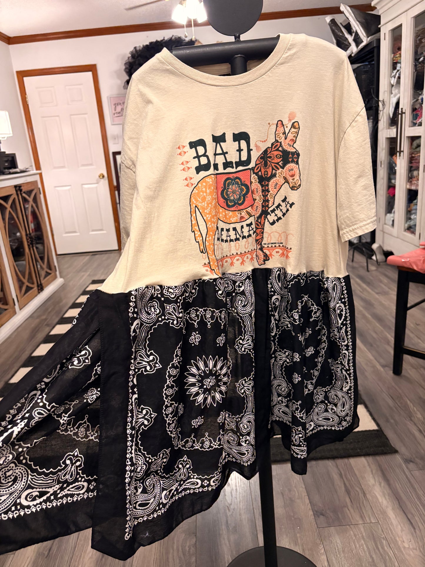 Bad Mamacita Peek A Boo Bandana Tee One size fits a Small to XL 4-14