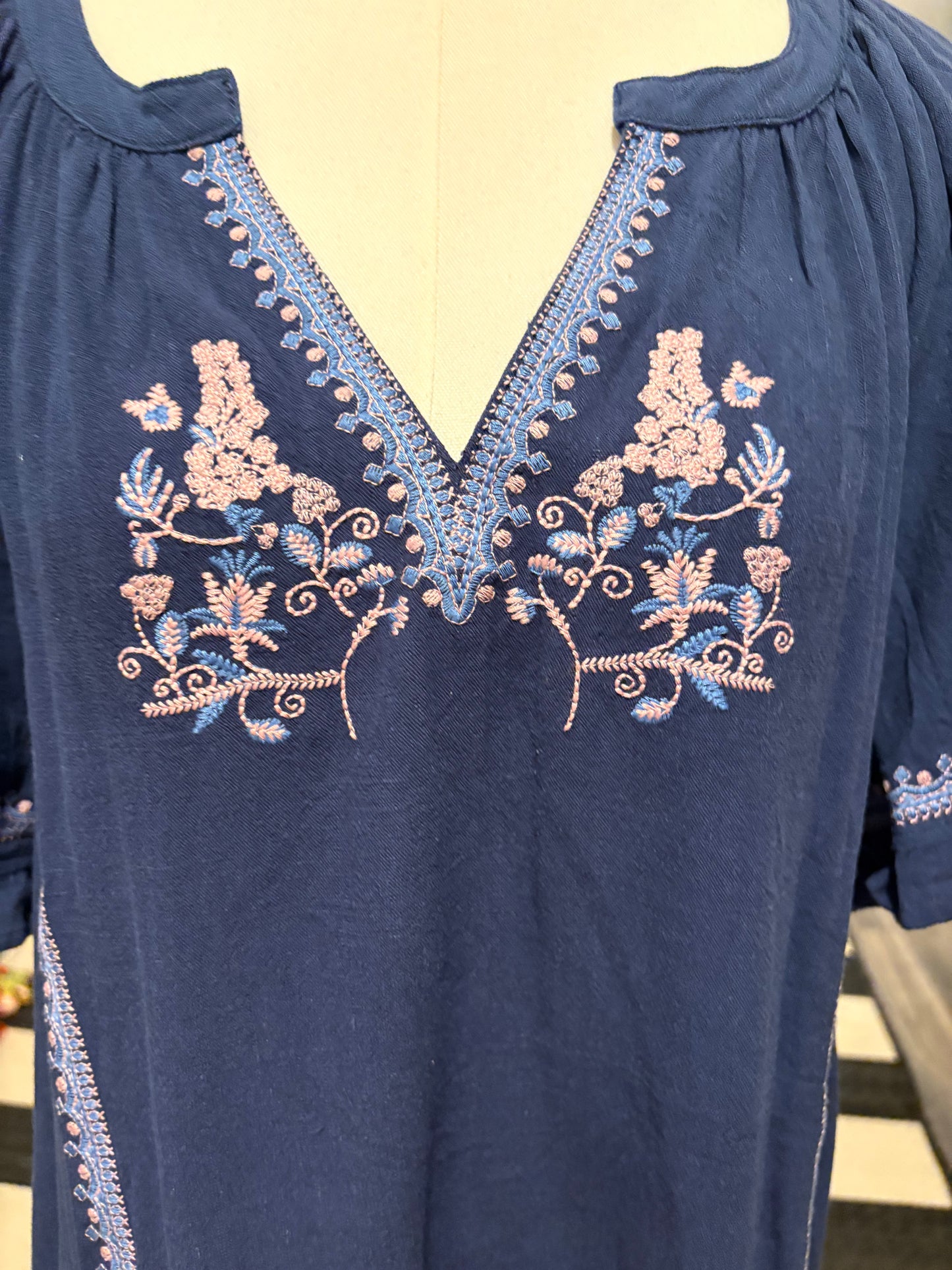 Embroidered Vneck Dress Large