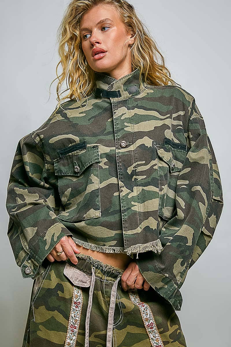 Oversized semi-cropped camouflage pattern jacket: OLIVE CAMO / L