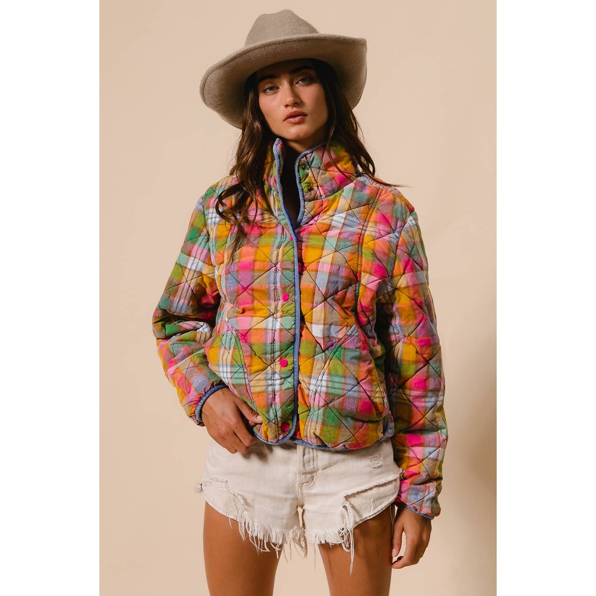 BLEACHED VINTAGE PLAID QUILTED JACKET WITH POCKETS: STAINED GLASS / L