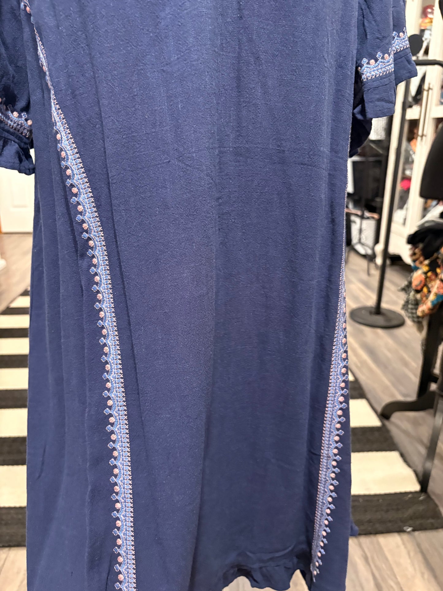 Embroidered Vneck Dress Large