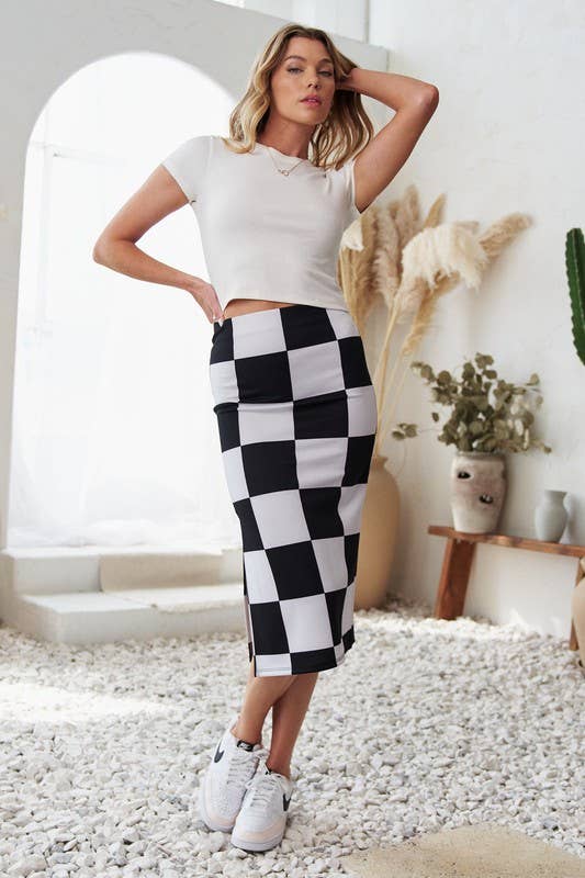 PLUS BIG CHECKERED PAST KNIT PENCIL MIDI SKIRT W/ SIDE SLIT: BLACK/WHITE / 1X/2X
