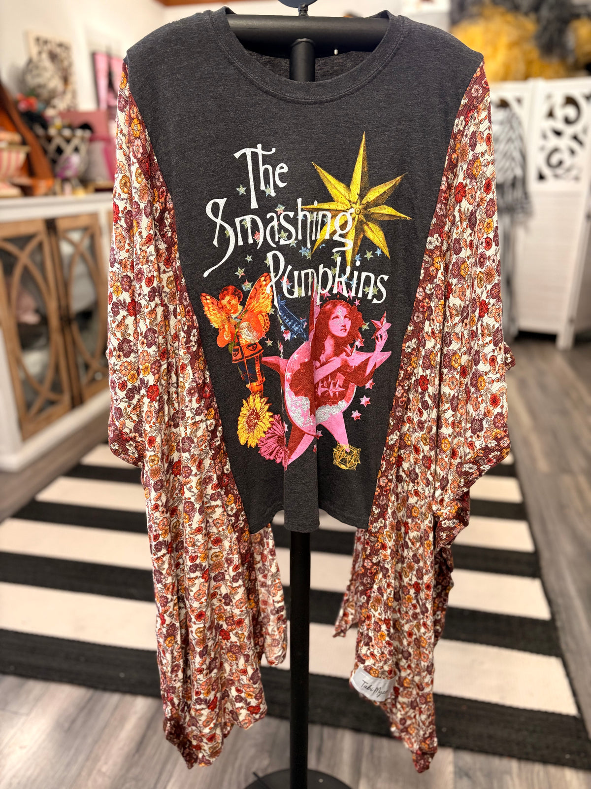It’s Smashing Glam Kimono One Size Fits a Small to 2X