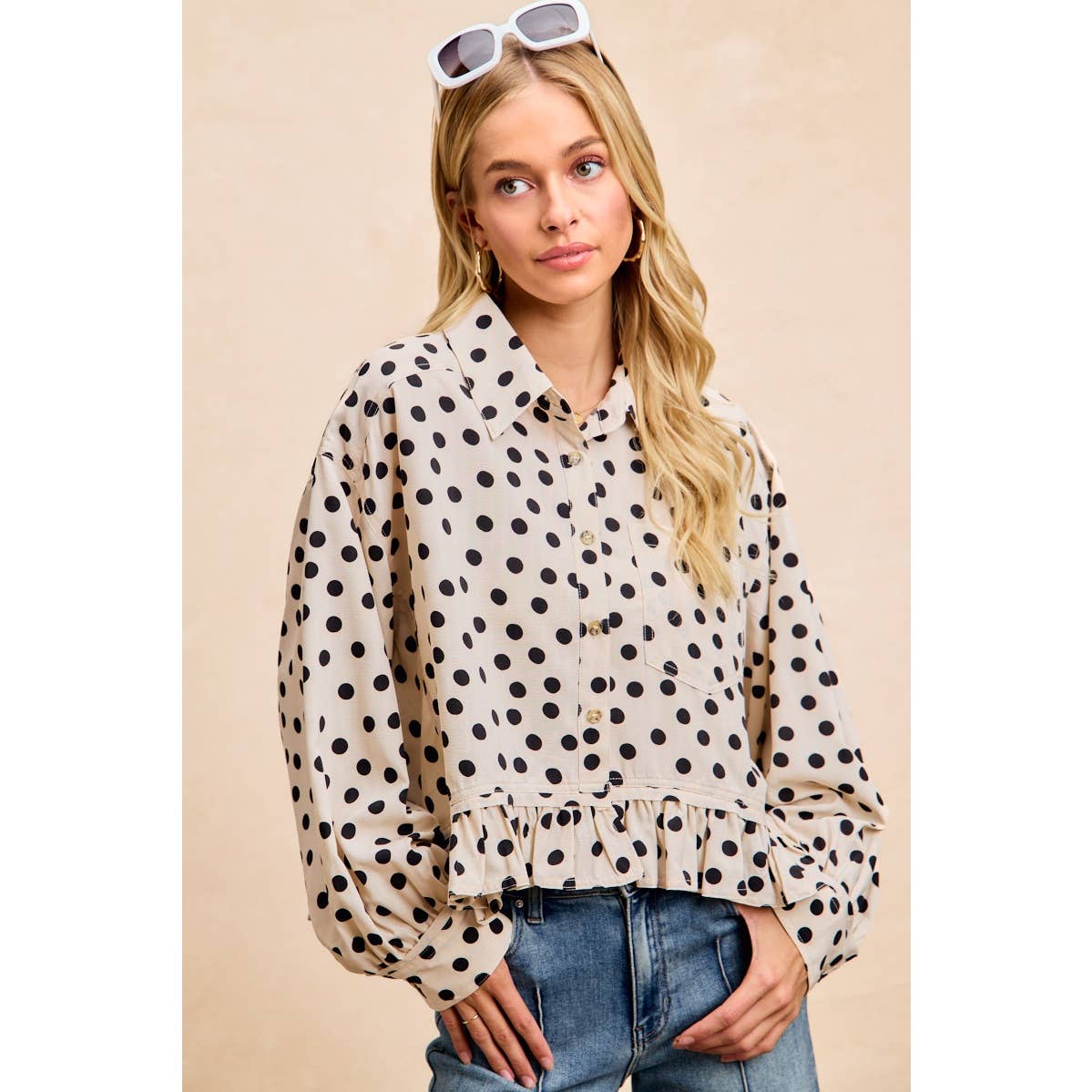 CRINKLE POLKA DOT RUFFLED HEM BUTTON UP SHIRT TOP: CREAM/BLACK / L 10-14