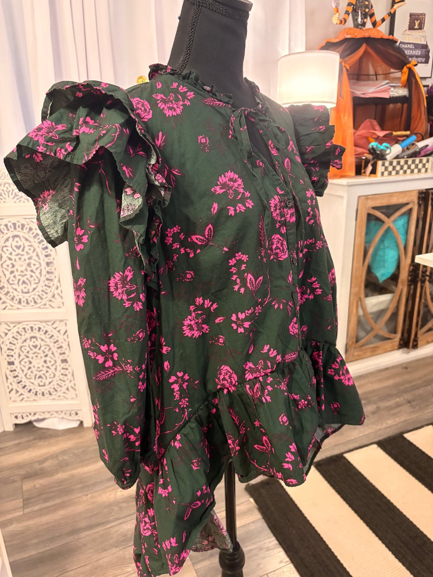 Sami Hi/Lo Top Fits a Large/XL