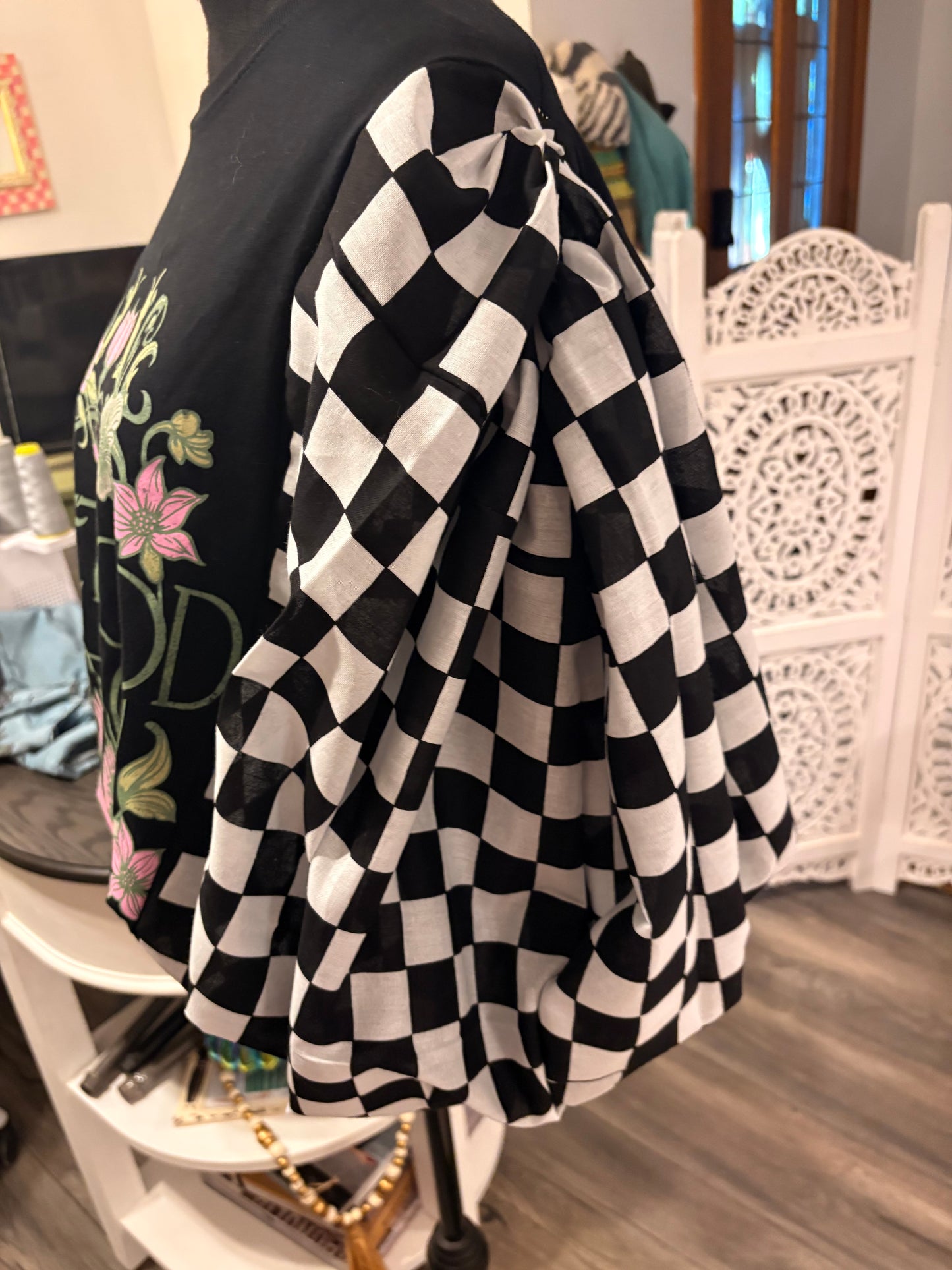 Rumors Bubble Bandana Sleeve Tee Fits a Small to XXL