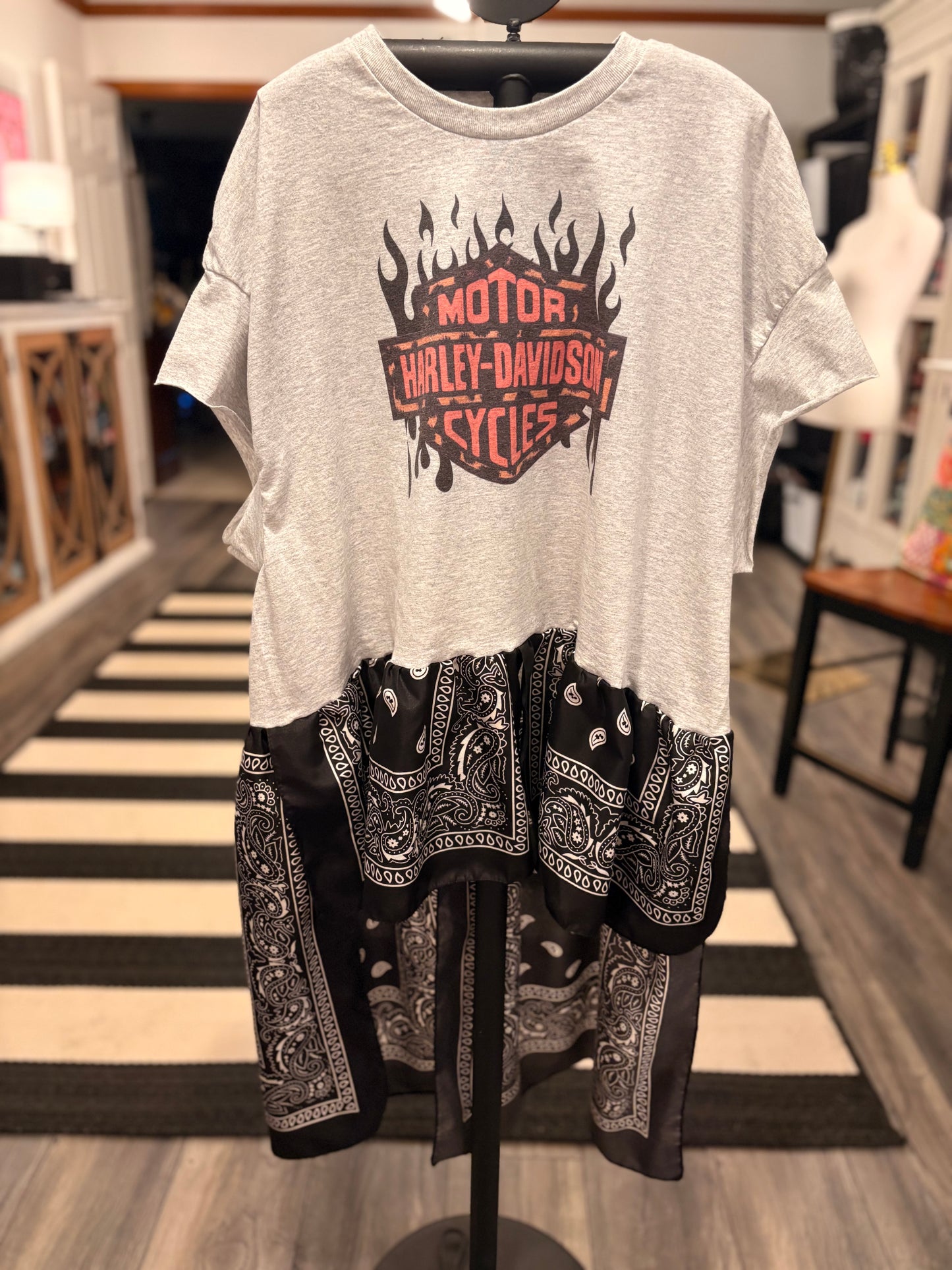 Hog Drama Ho/Lo Bandana Tee One size fits a Large to 2X 10-16