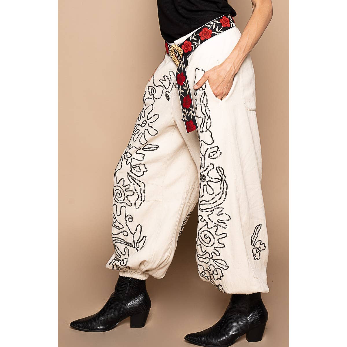 Floral embroidered pattern solid twill pants: DRIED APPLE / M