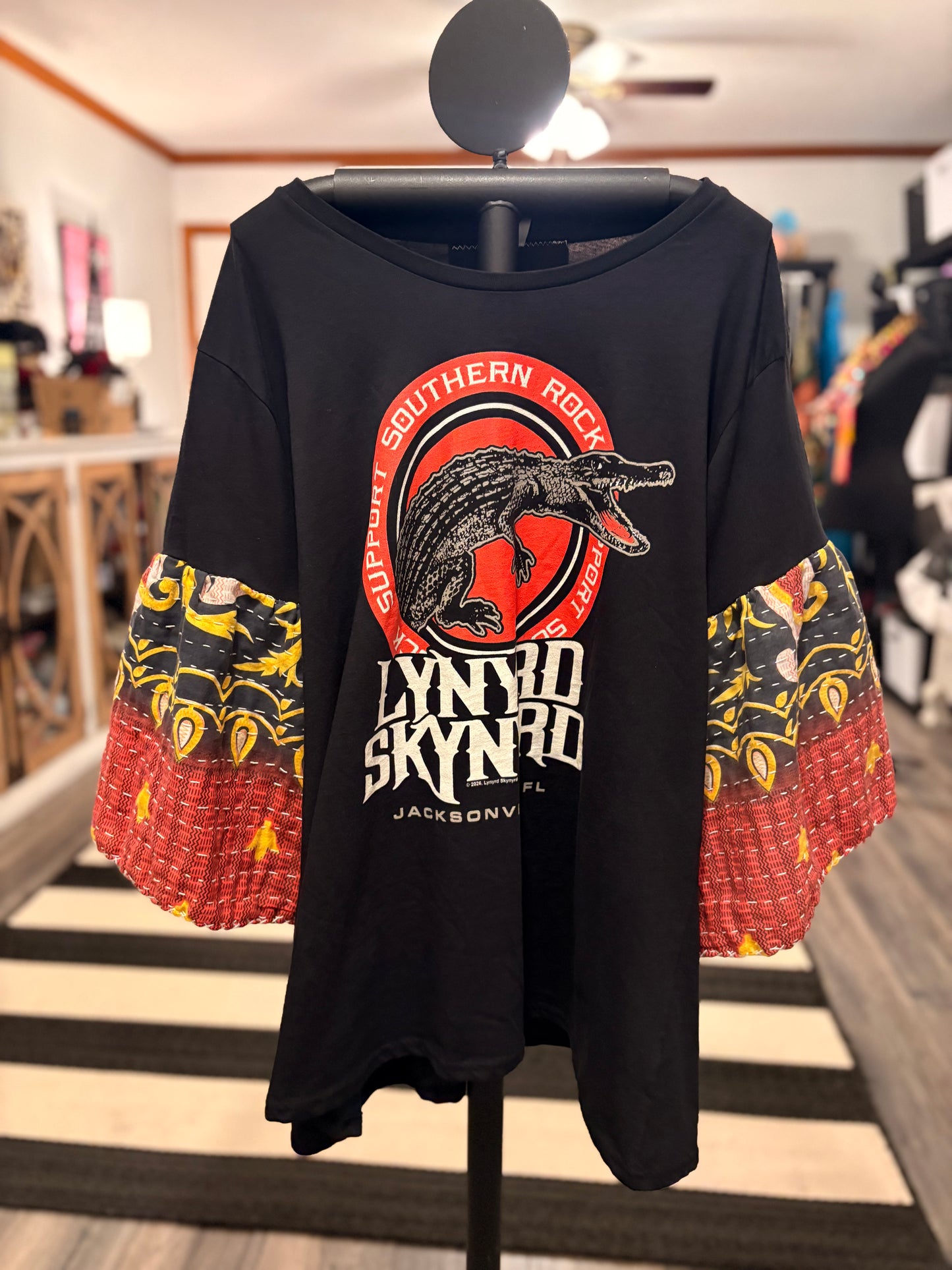 Free Bird Kantha Sleeve Tee Fits a Small to XL