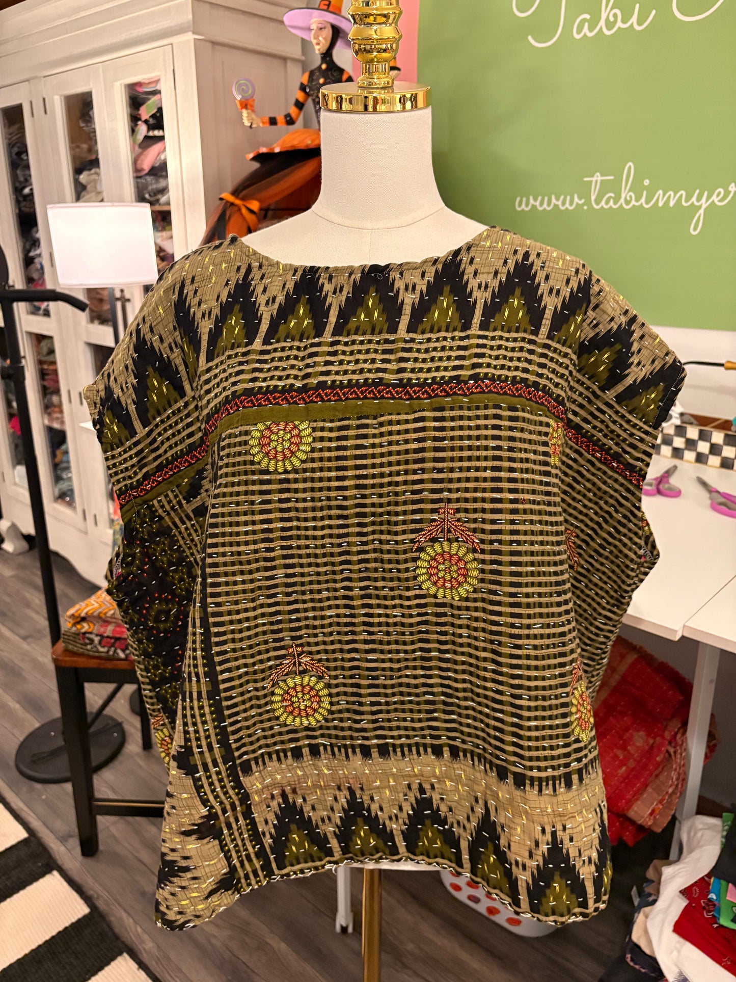 Darla Kantha Top One Size Fits a Small to XL 6-14