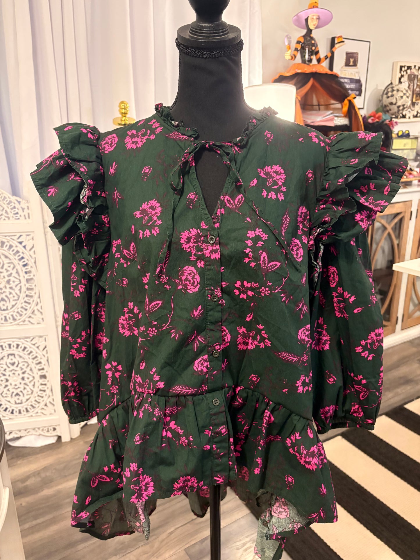 Sami Hi/Lo Top Fits a Large/XL