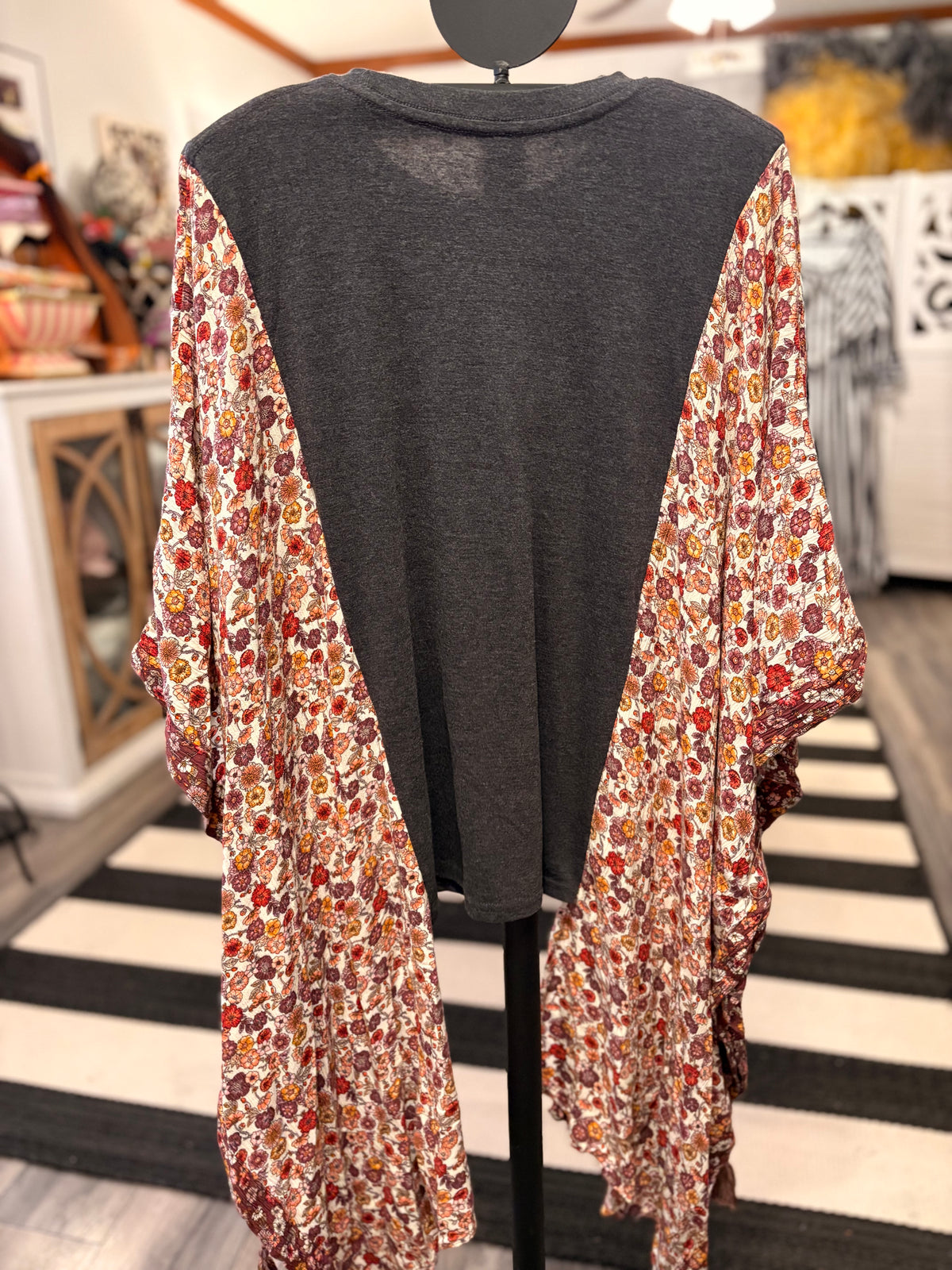 It’s Smashing Glam Kimono One Size Fits a Small to 2X
