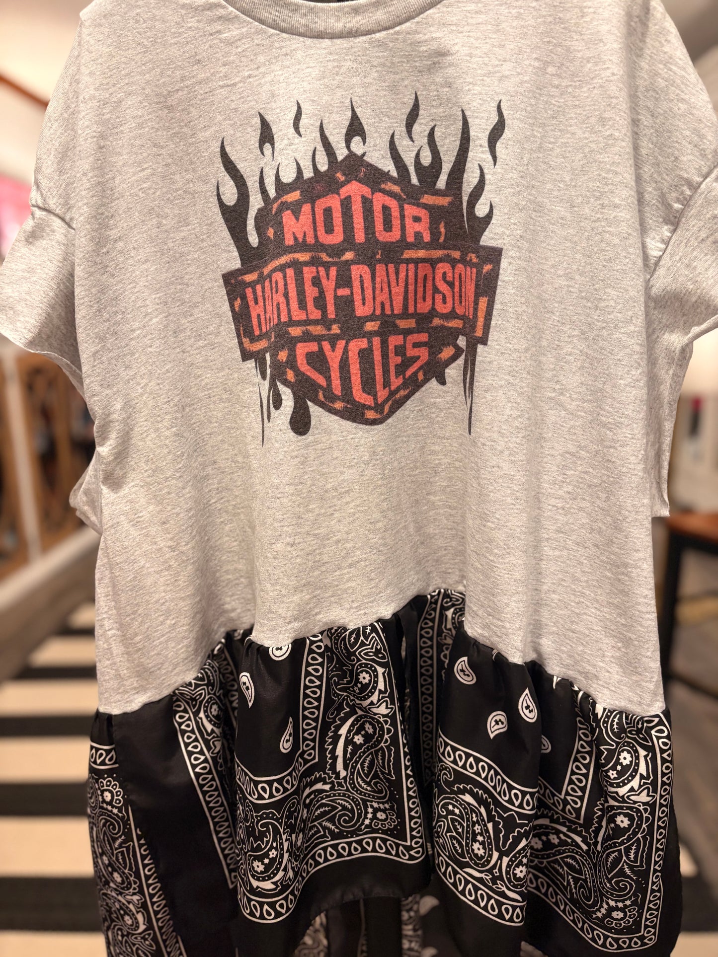 Hog Drama Ho/Lo Bandana Tee One size fits a Large to 2X 10-16