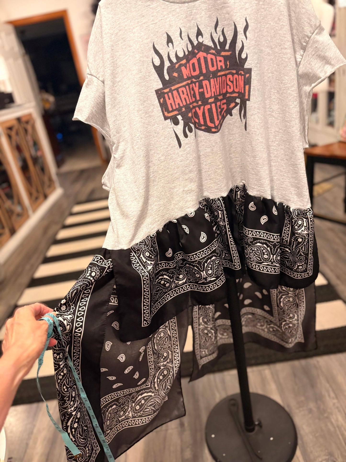Hog Drama Ho/Lo Bandana Tee One size fits a Large to 2X 10-16