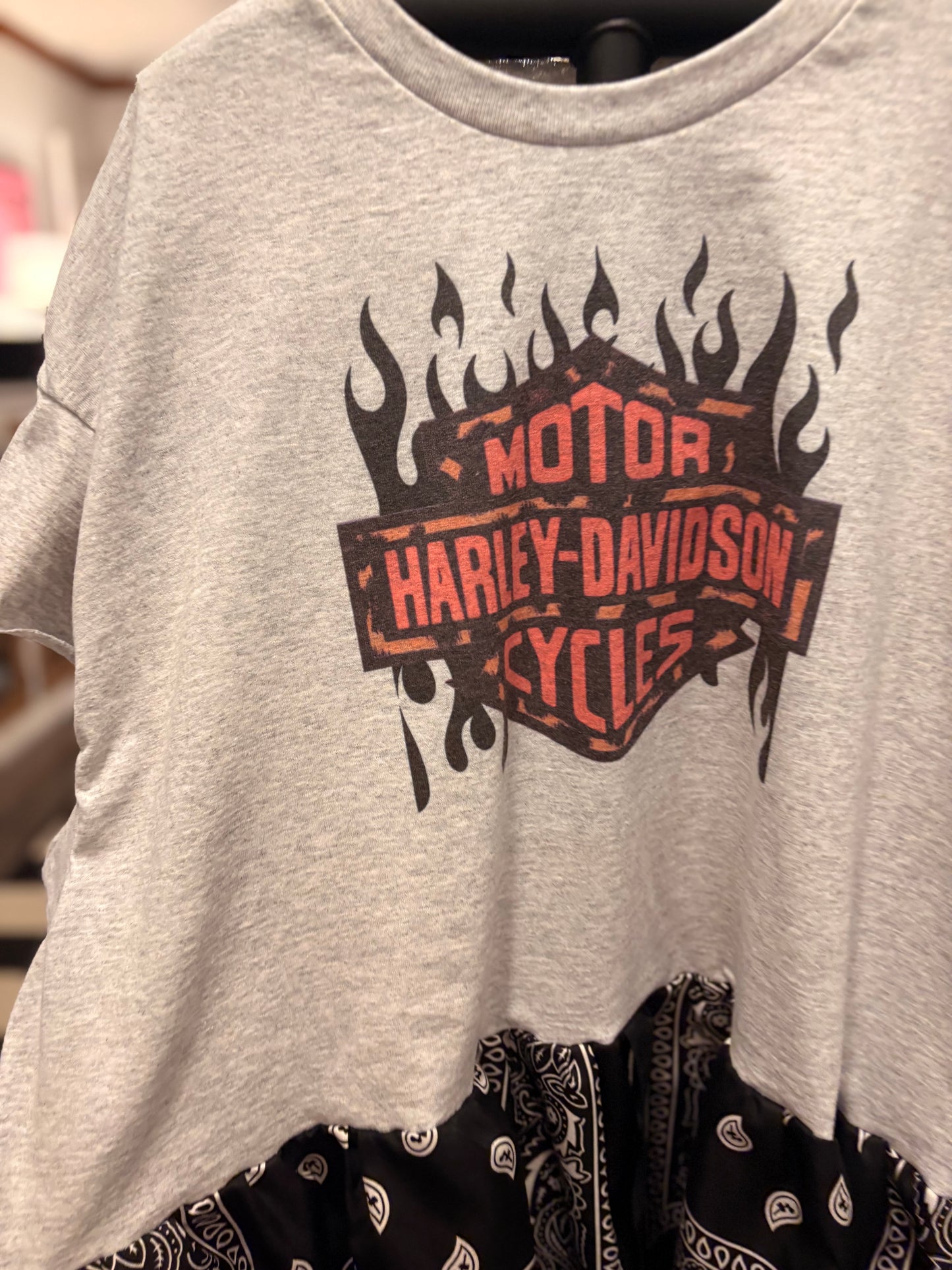 Hog Drama Ho/Lo Bandana Tee One size fits a Large to 2X 10-16