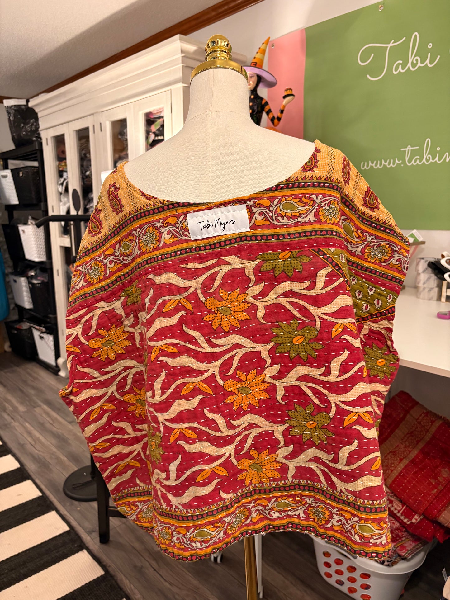 Lori Kantha Top One Size Fits a Small to XL 6-14