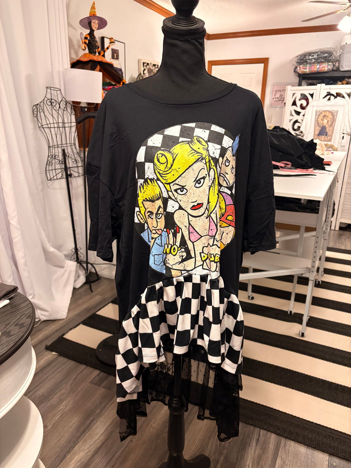 Don’t Speak Hi/Lo Glam Tee One Size Fits a Small to XXL