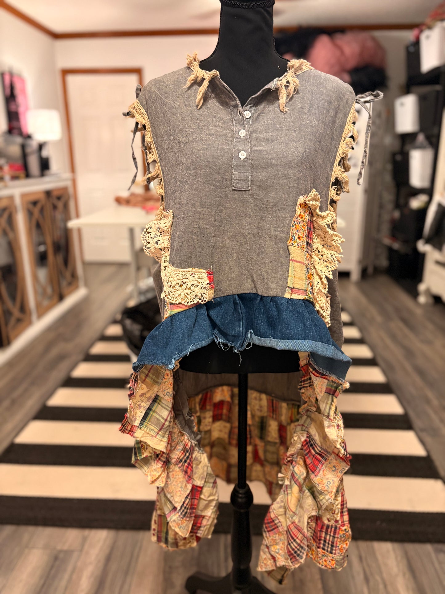 Holly Prairie Hi/Lo Top Fits a Large/XL