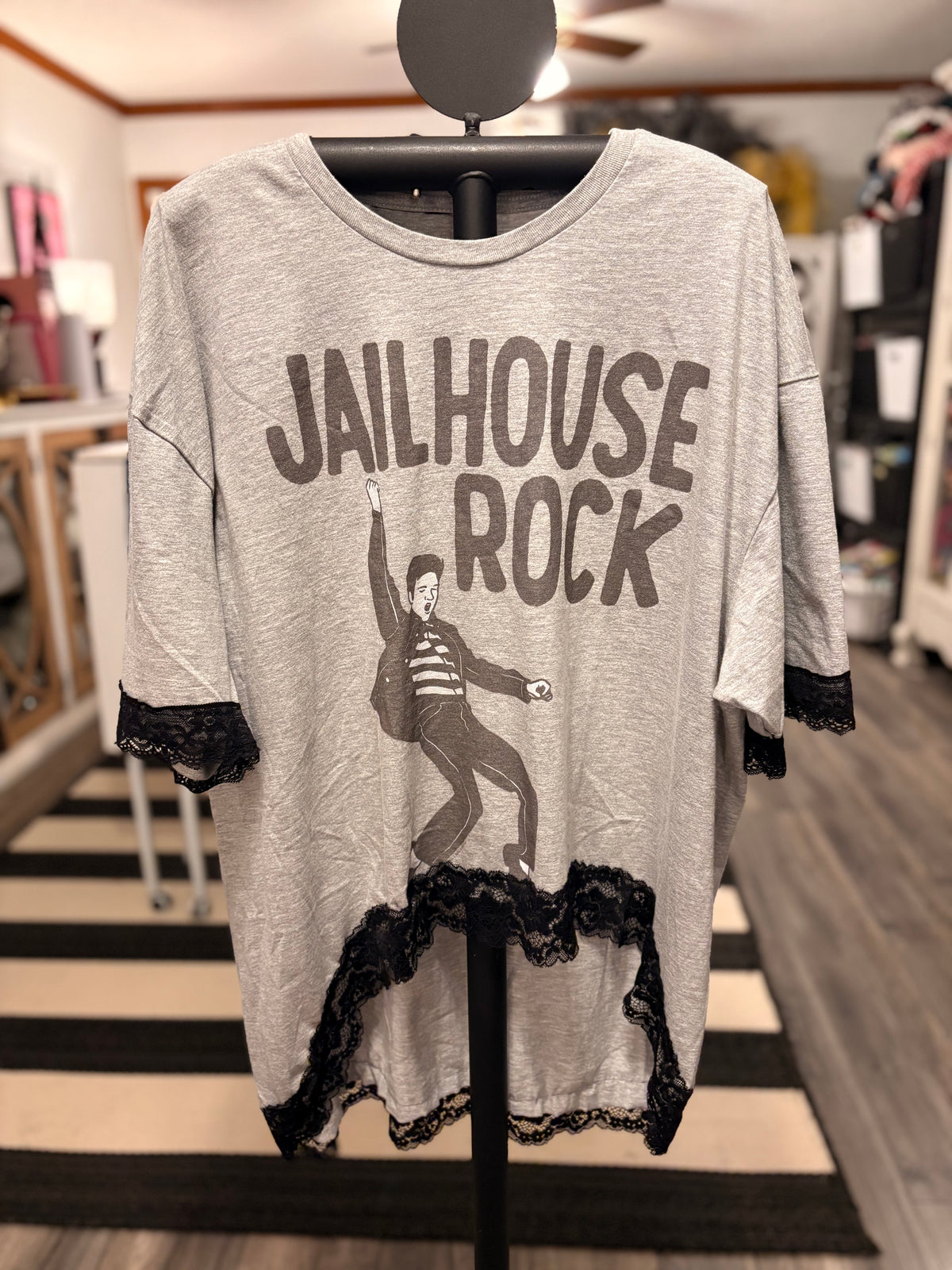 Jailhouse Rock Hi/Lo Glam Tee One Size Fits a Small to XXL