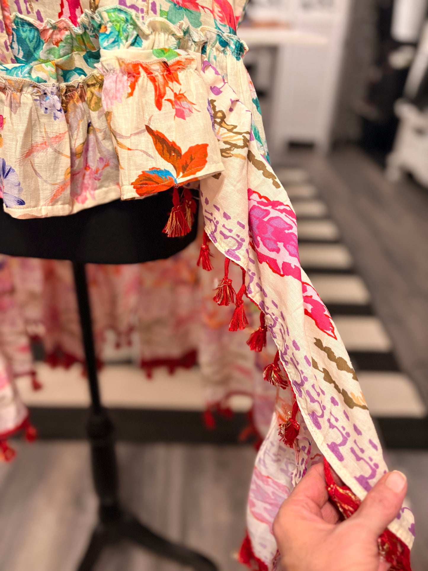 Mira Beaded Floral Hi/Lo Top Fits a Large/XL