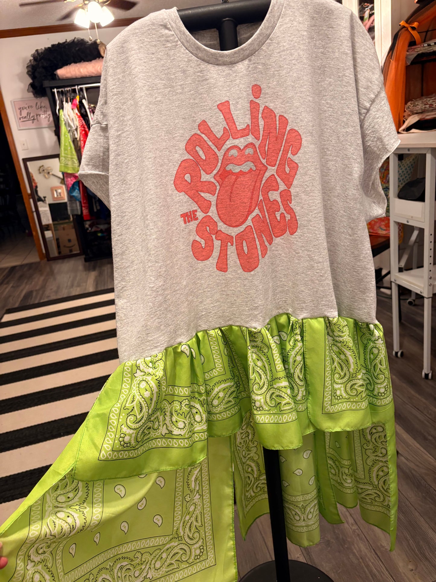 Pink Stones Drama Ho/Lo Bandana Tee One size fits a Large to 2X 10-16